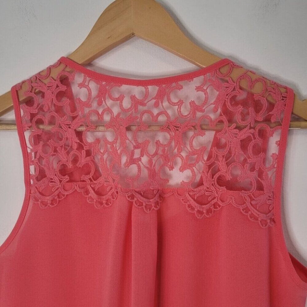 💘MINE Coral Lace Shoulder Lightweight Sleeveless Blouse Size Medium - Picture 6 of 9